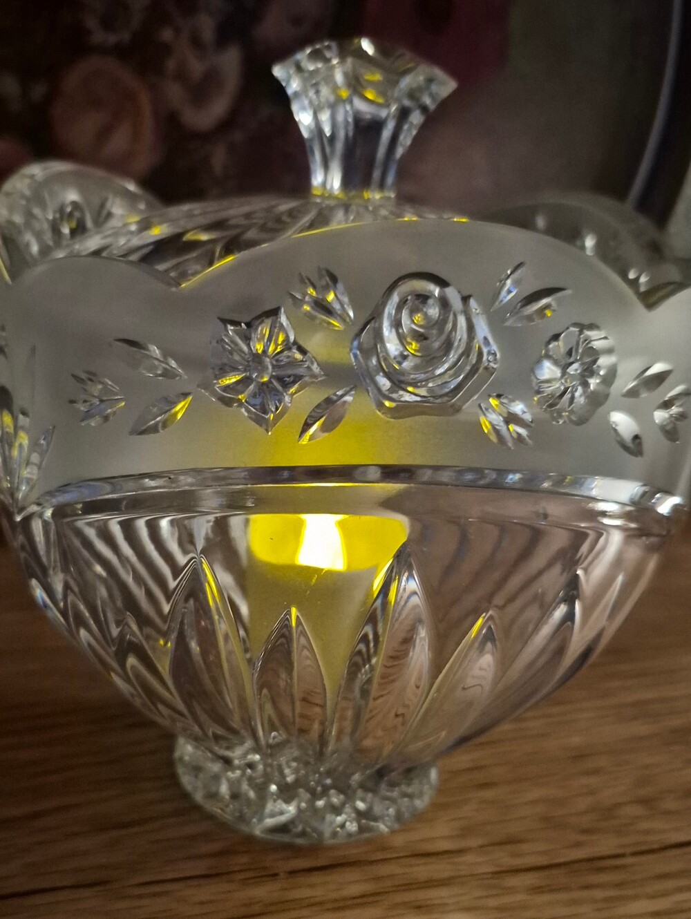 SOUTHERN GARDEN by ONEIDA Lead Crystal Candy Dish and Lid With Frosted Design